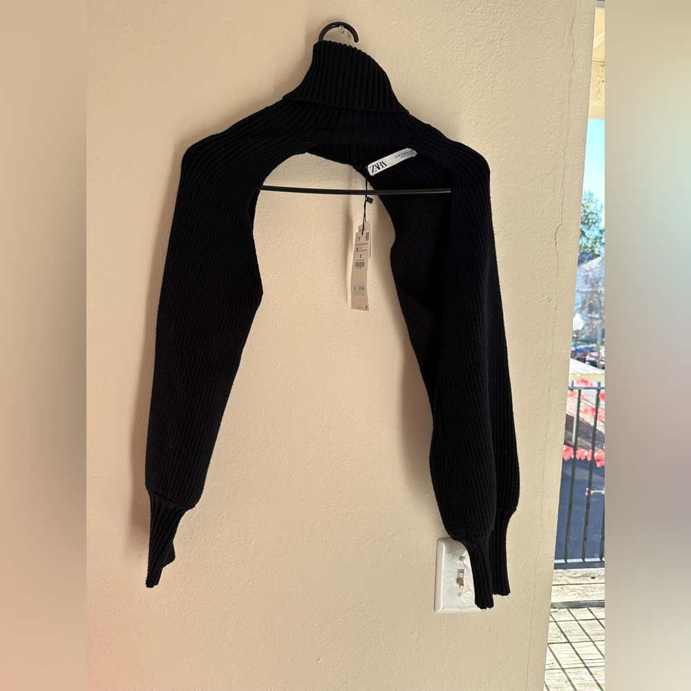 Crop top ZARA ON SALE- new with tags!!